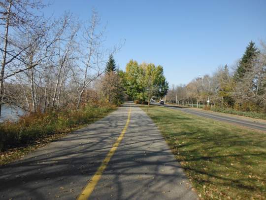 The great multi-use trail beside River Road.