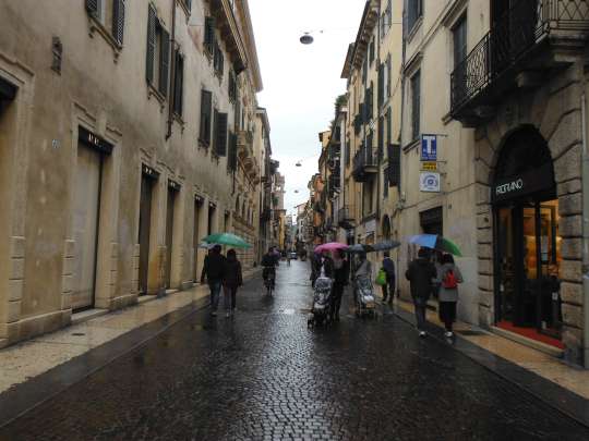 Typical downtown Verona street on a wet Tuesday. Lots of marble (almost all sidewalks are marble), few cars, easy strolling.